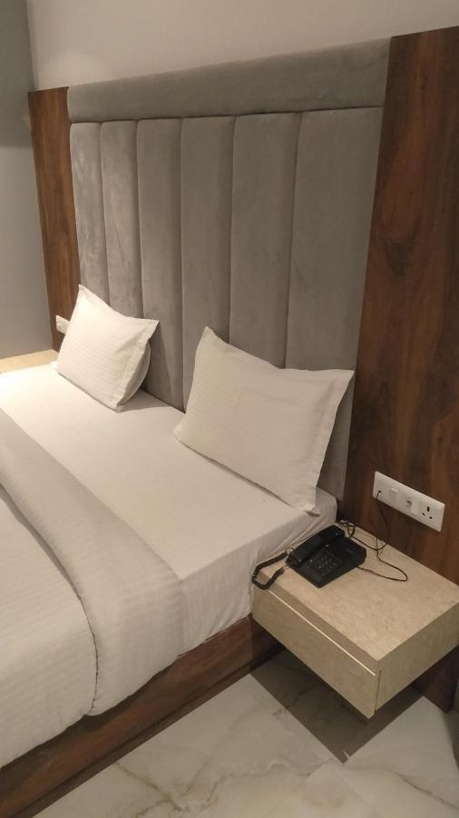 Hotel The Nilsa New Delhi Buitenkant foto