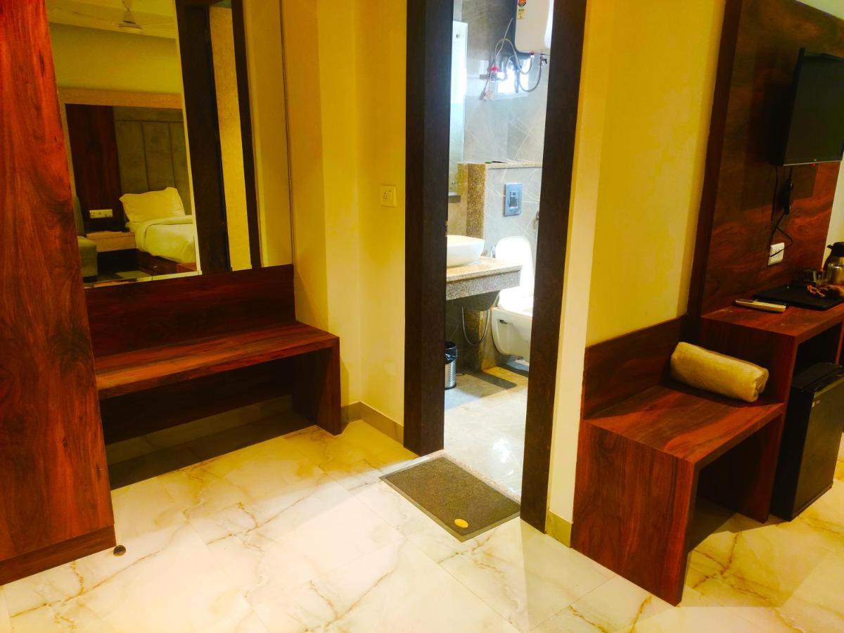 Hotel The Nilsa New Delhi Buitenkant foto